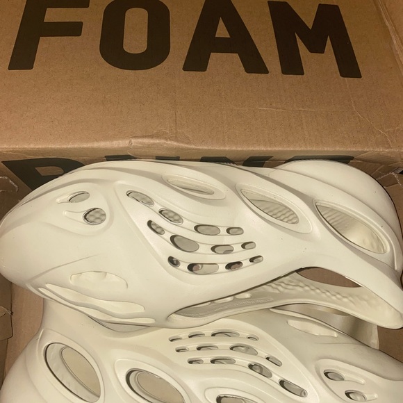 Yeezy foam RNNR color sand size 11 in men
